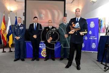 Condecoraciones para tres agentes de la Policía Local de Telde (Foto Antonio Alí y Francisco Javier Santana)